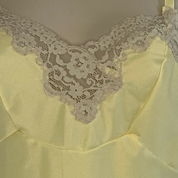 Vintage Vam Roalte Made in USA 50’s 60’s Light Yellow Lace Full Slip Dress Sz M - Picture 3 of 13
